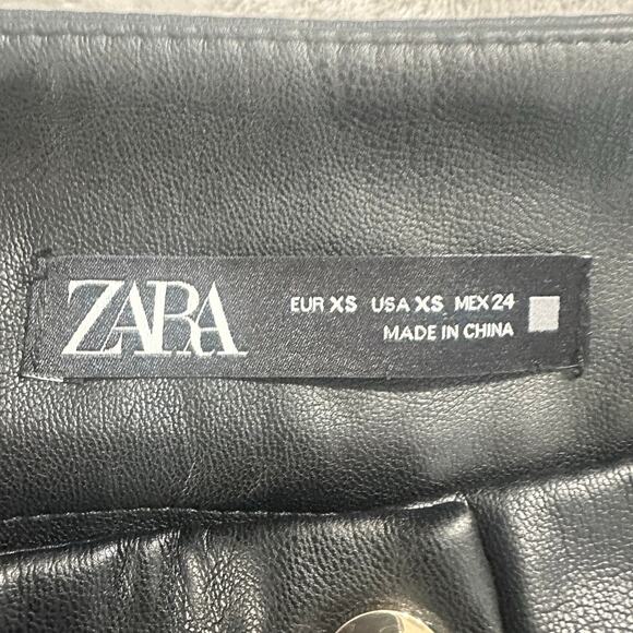 Zara Pleated Mini Skirt Women's XS Black Vegan Leather Button Accent - Picture 5 of 12